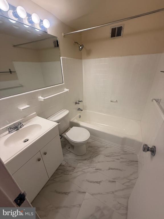 Building Photo - 2101 Chestnut St