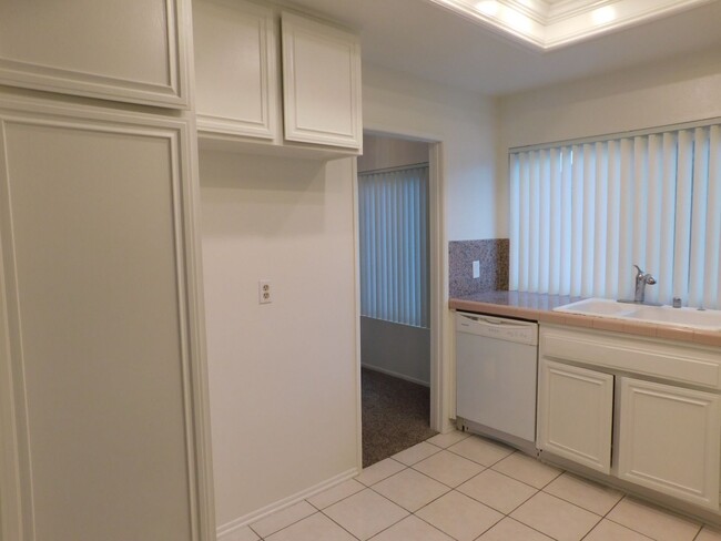 Building Photo - Spacious One Story 3-bedroom, 2-bathroom H...
