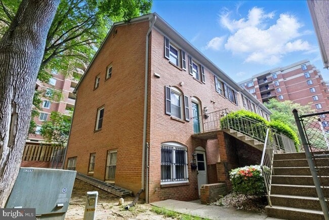 Building Photo - 1208 N Wayne St