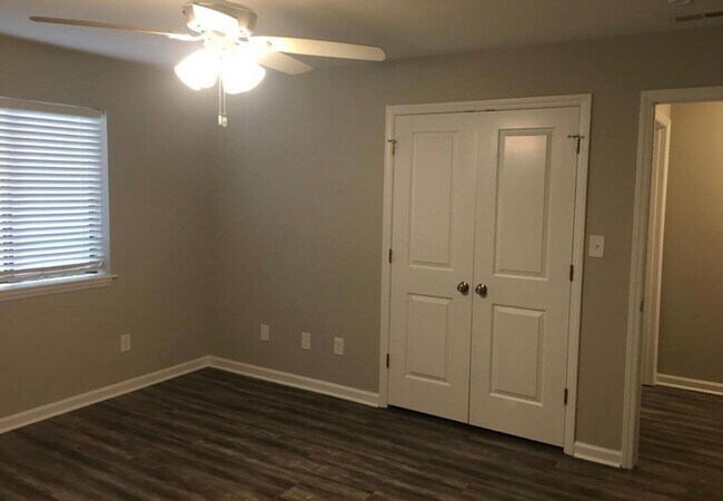 Building Photo - Renovated 2 Bedroom 2 Bathroom Condo off N...