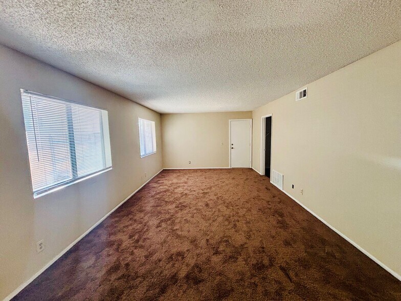 Building Photo - 43242 Cottage Ln