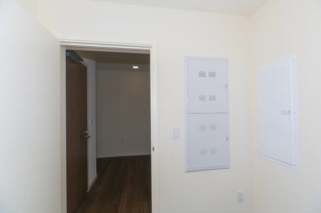 Building Photo - 1391 Kapiolani Blvd