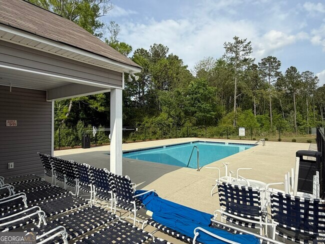 Building Photo - 121 Sycamore Ln