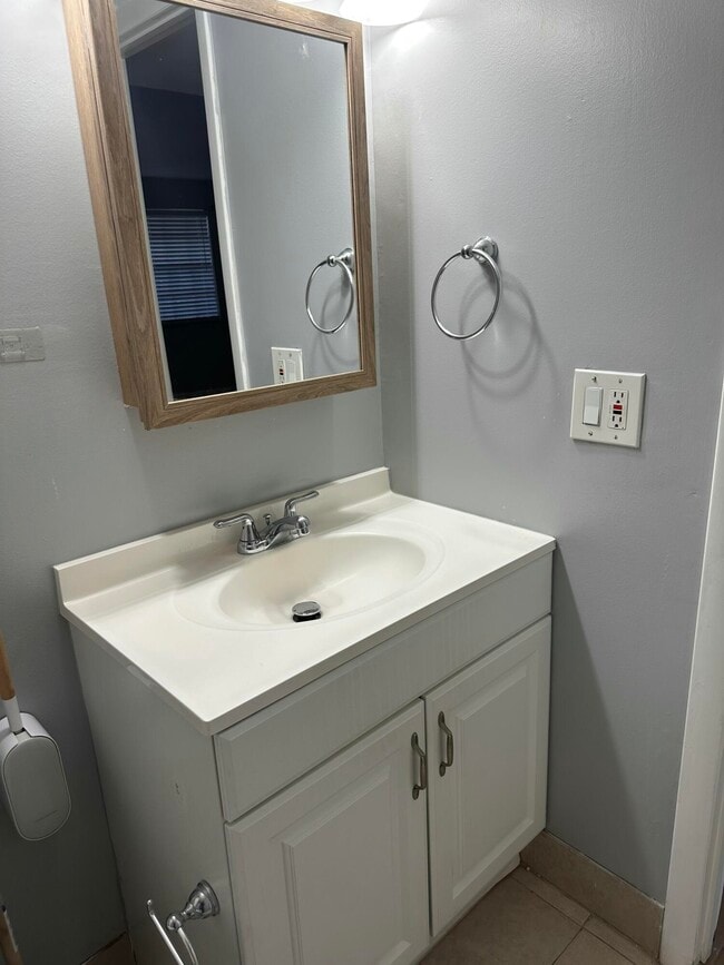 Building Photo - 2733 NE 1st Terrace