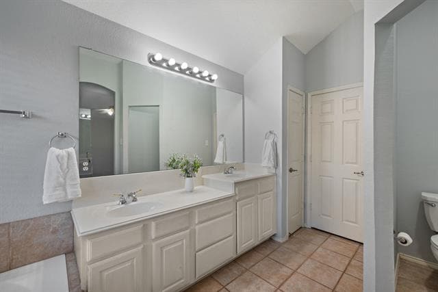 Building Photo - 3605 Villanova Dr