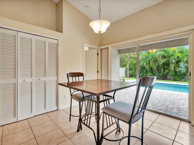Dining area - 5105 39th St W