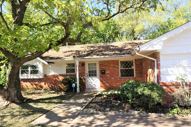 Building Photo - 1813 Hardy Dr