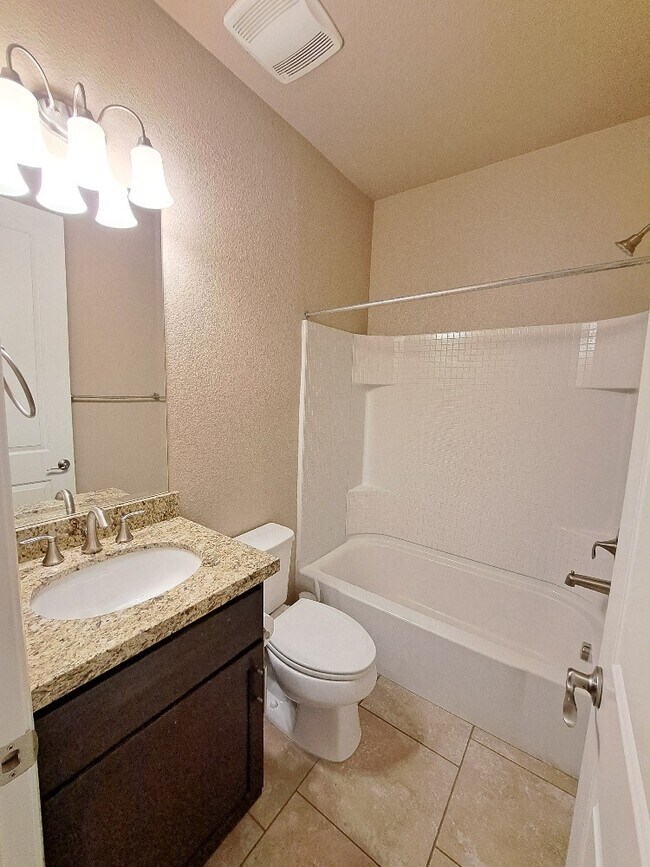 Building Photo - 677 Addison Ln