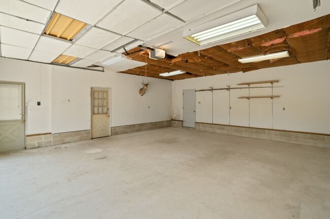 Building Photo - 183 Chestnut Neck Rd