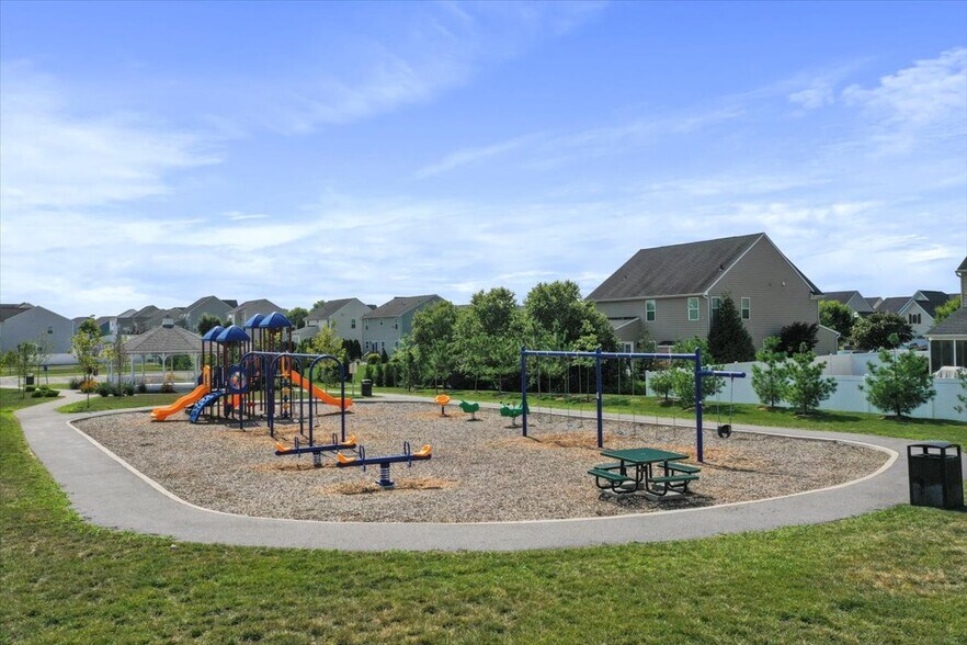 Building Photo - 331 Sandy Bottom Cir