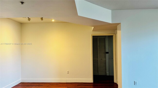 Building Photo - 2775 NE 187th St