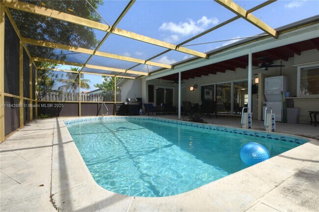 Building Photo - 609 S Crescent Dr