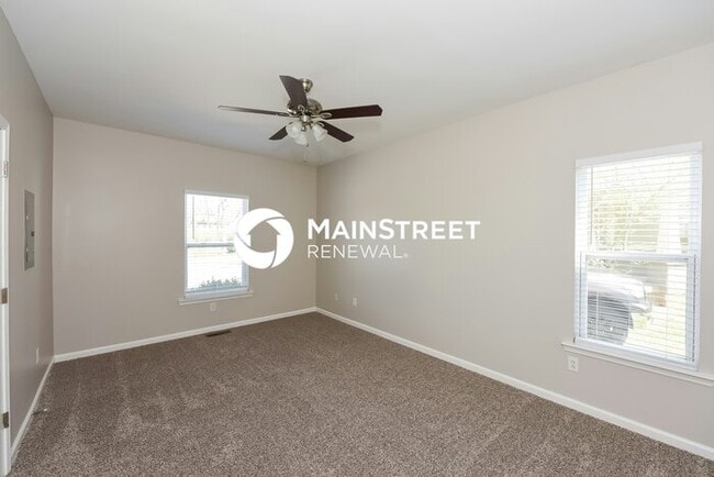 Building Photo - 3 Bedroom Pet-Friendly Home in Nashville, TN with Main Street Renewal