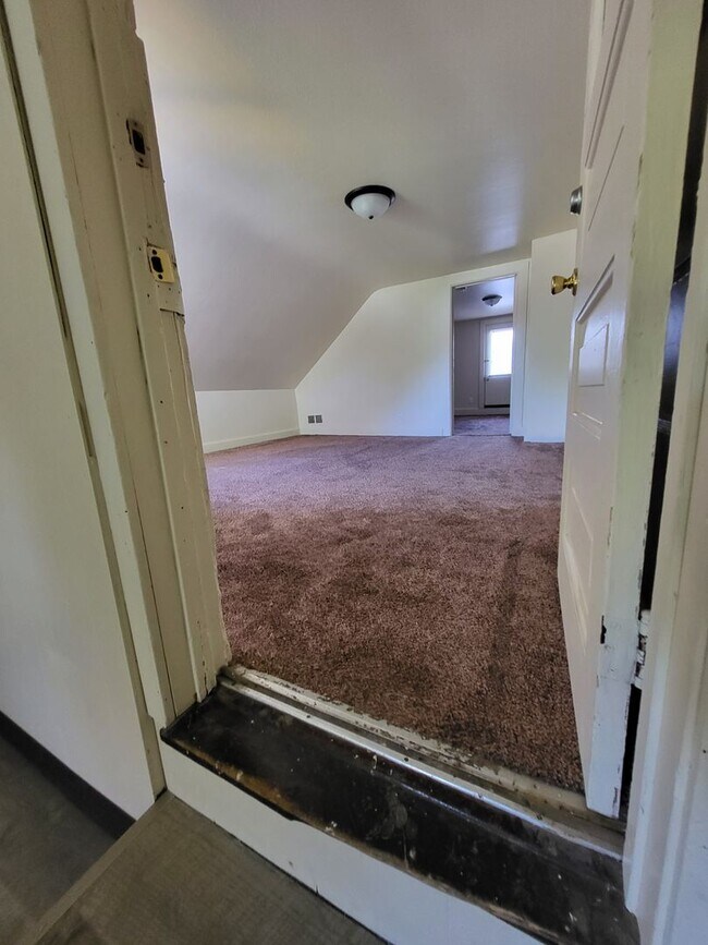 Building Photo - 1133 Day St