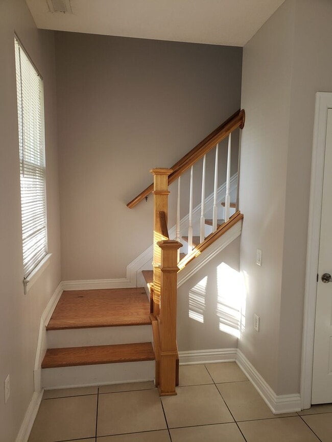 Building Photo - 1 Bed 1.5 Bath Townhome in King-Lincoln Br...