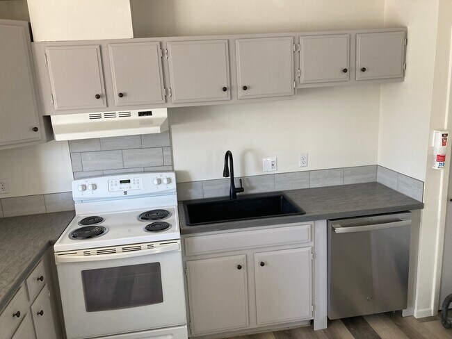 Building Photo - 1611 N 16th St.