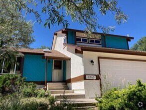 Building Photo - Westside 4 Bedroom with AC!
