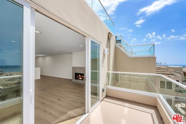 Building Photo - 7301 Vista Del Mar