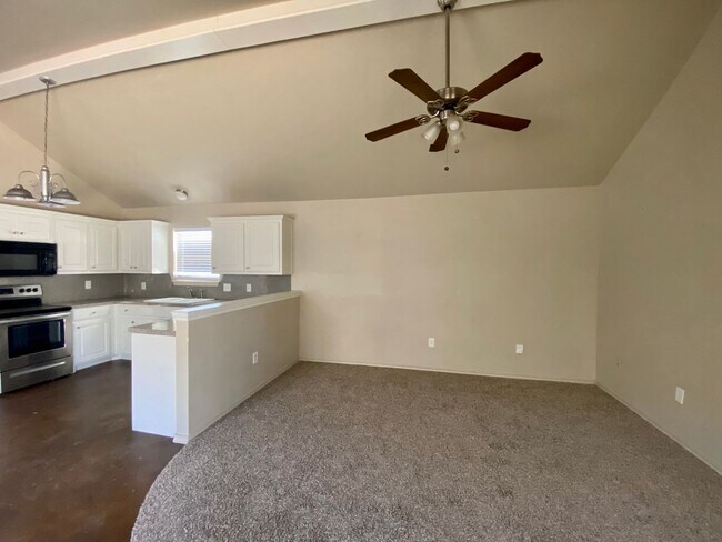 Building Photo - Pre-leasing for July.