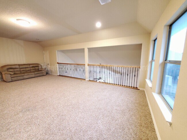 Building Photo - 11927 Jasmine Way