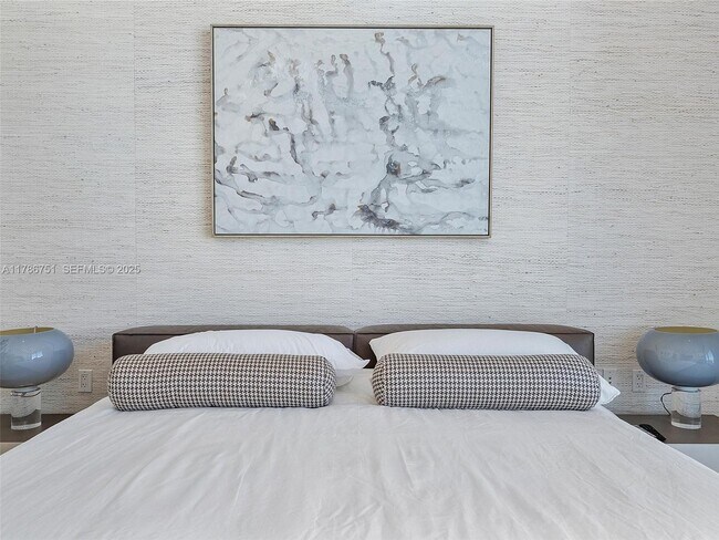 Building Photo - 21 Isle of Venice Dr