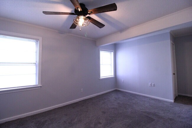 Building Photo - October FREE On This 3 Bedroom 2 Bath Home...