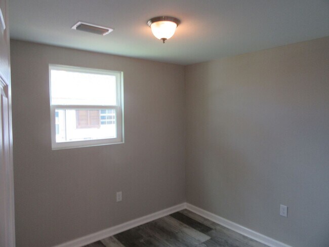 Building Photo - 9823 Clarence St