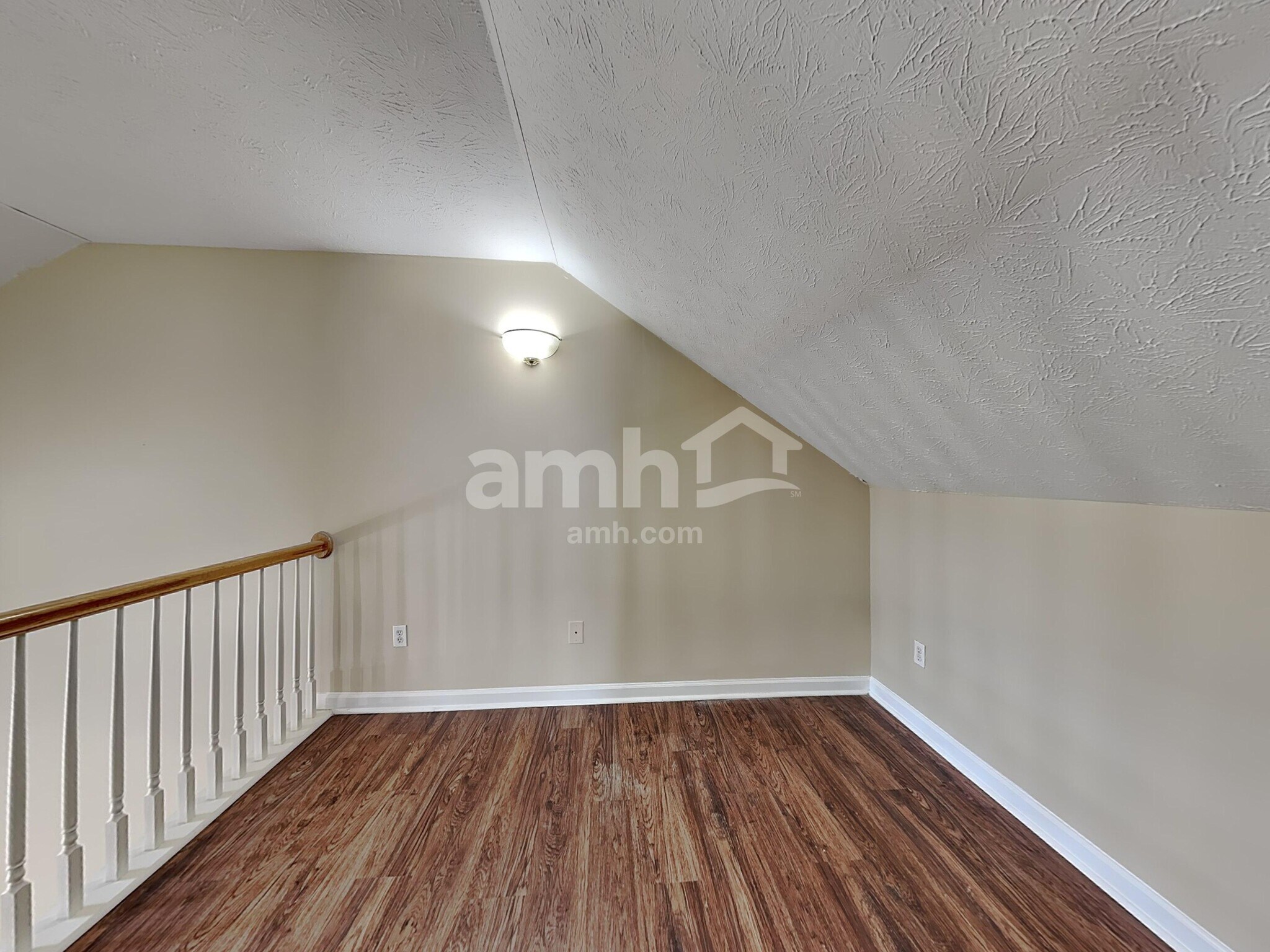 Building Photo - 227 Starlyn Dr