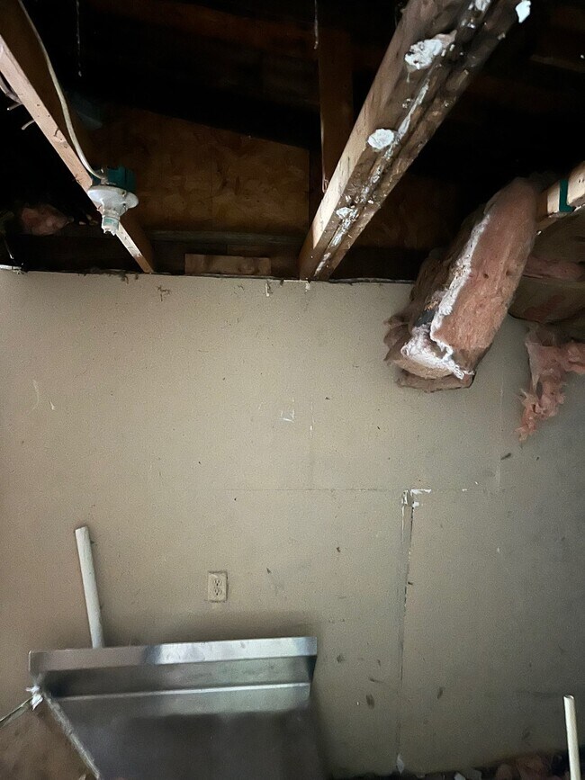 Building Photo - 819 May St