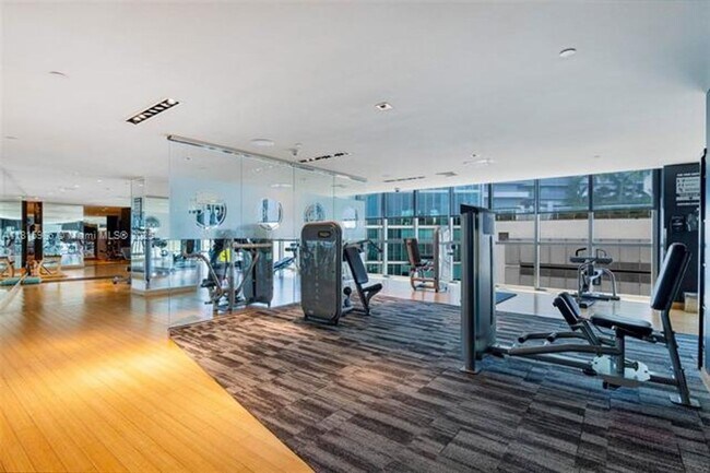 Building Photo - 900 Biscayne Blvd