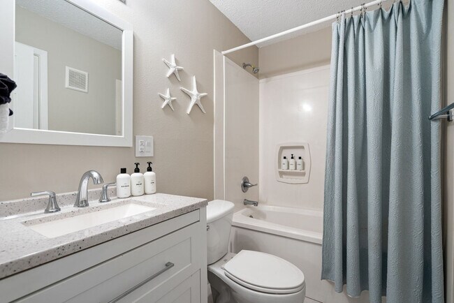 Building Photo - 215 Venus Ct
