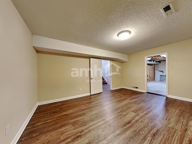 Building Photo - 140 Haven Grove Trl
