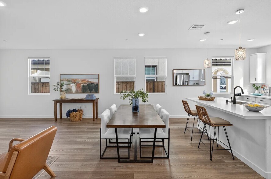 Building Photo - 10156 Zane Way