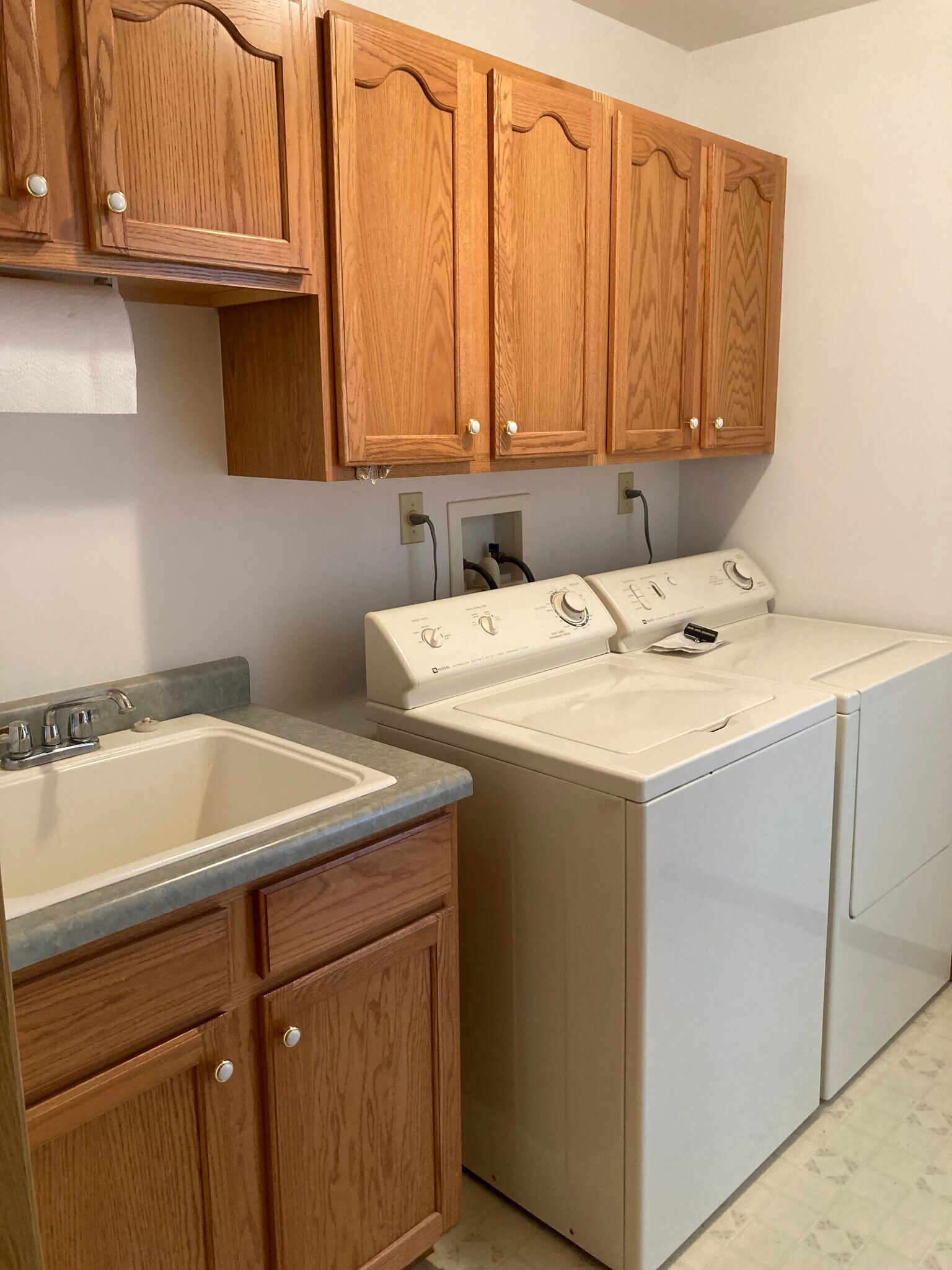 Laundry Room w/ Washer/Dryer - 412 11th Cir SE