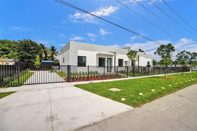 Building Photo - 5145 E 3rd Ave