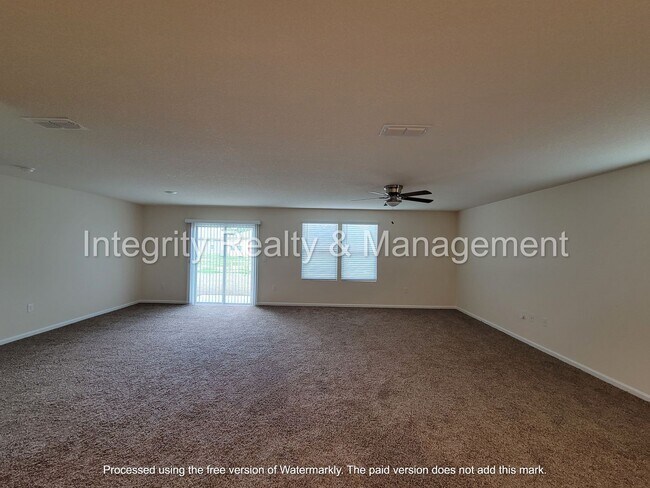 Building Photo - Newer 4 Br, 2 Bath home
