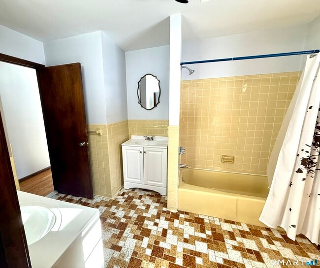 Building Photo - 27 White Oak Rd