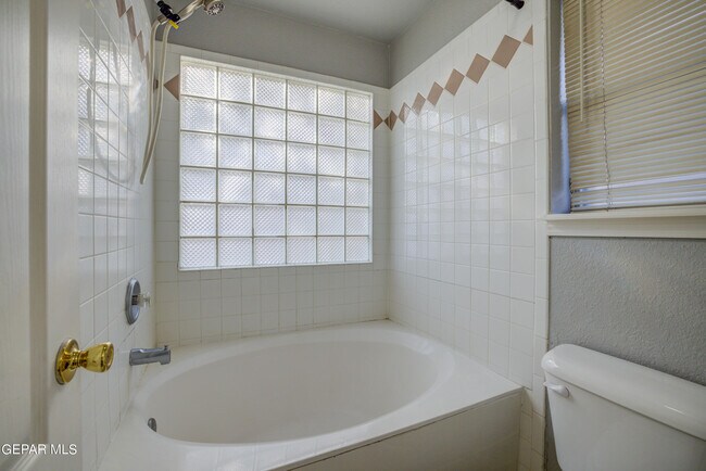 Building Photo - 3404 Rosinie Rose Pl