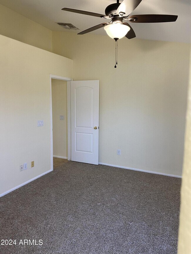 Building Photo - 11519 E Persimmon Ave