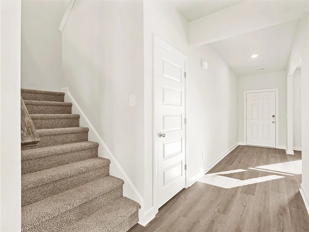 Building Photo - 105 Oval Ct