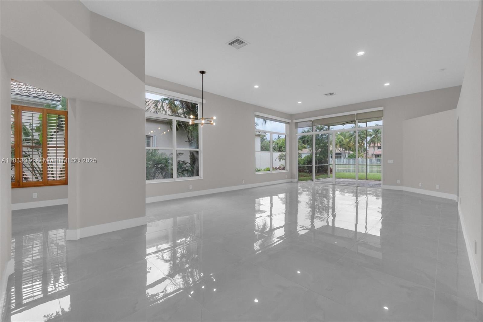 Building Photo - 2553 Bay Pointe Dr