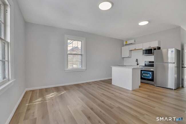 Building Photo - 192 Hartford Rd