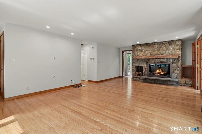 Building Photo - 52 Stanley Rd
