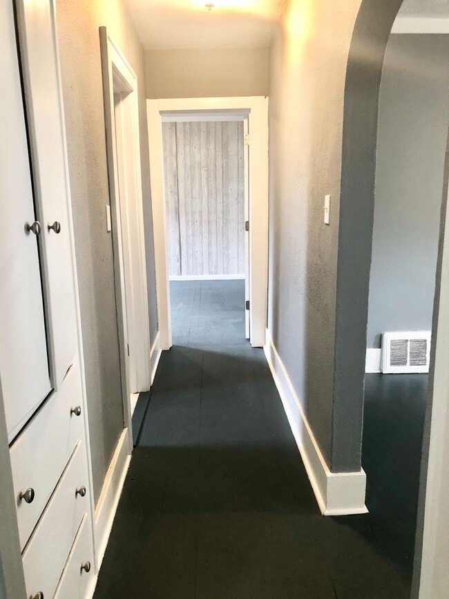 Building Photo - Charming Completely Remodeled Home!