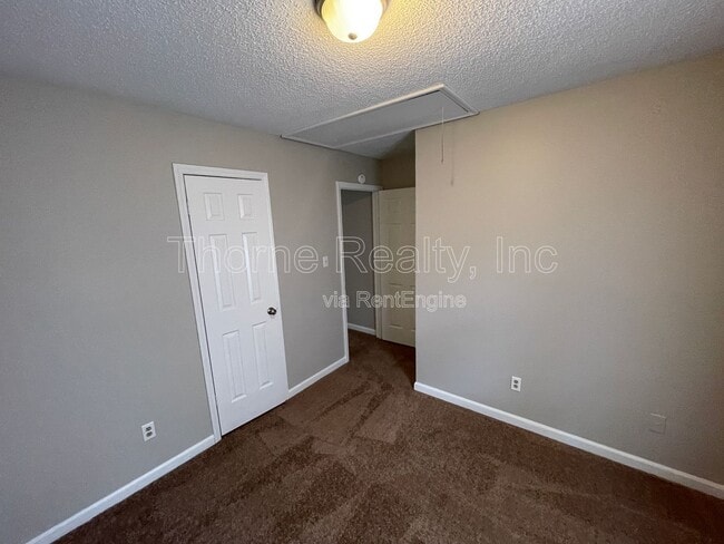 Building Photo - 406 E Northern Blvd