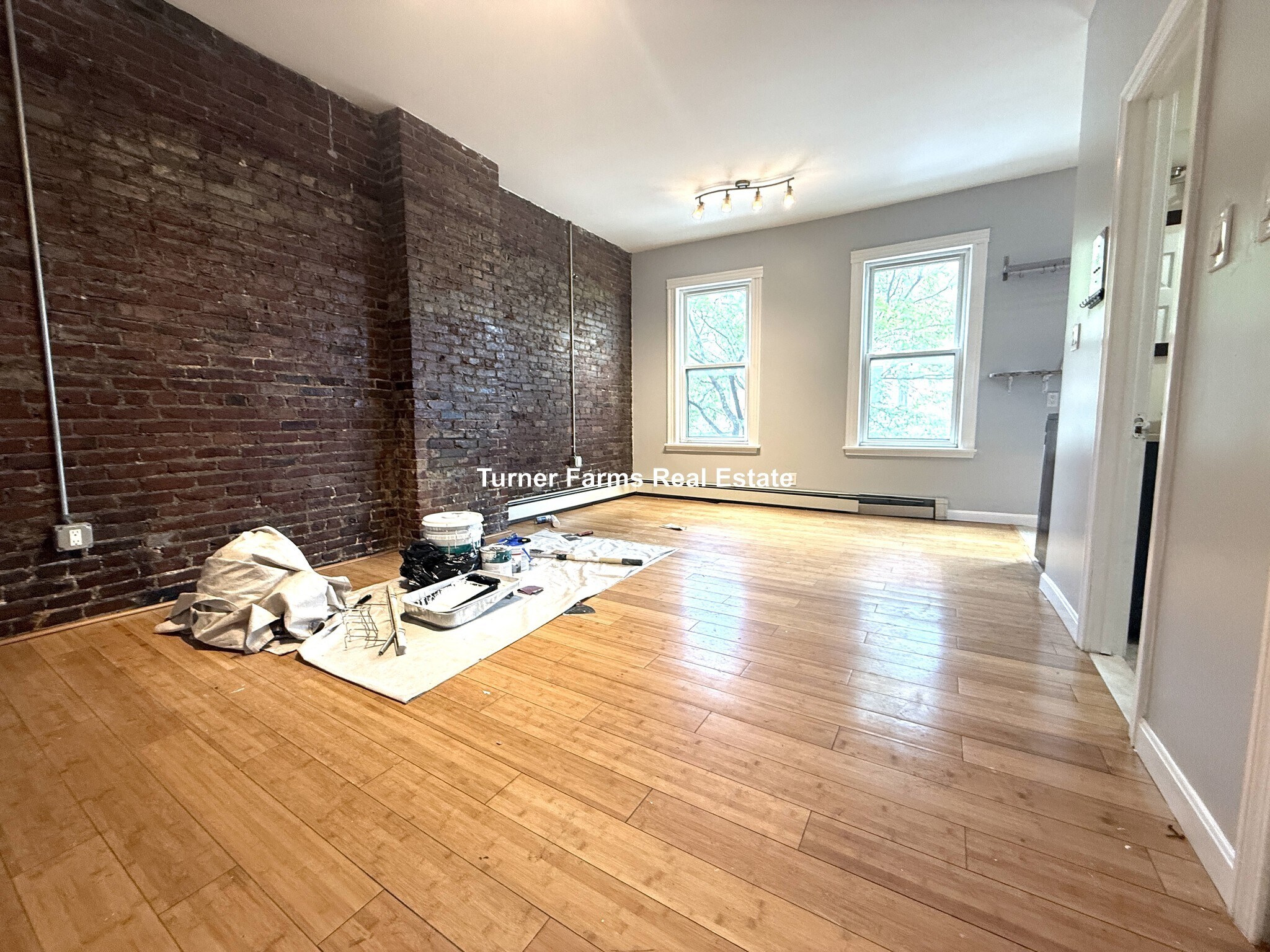 Building Photo - 147 Meridian St