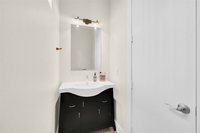 Building Photo - 2419 Charleston St