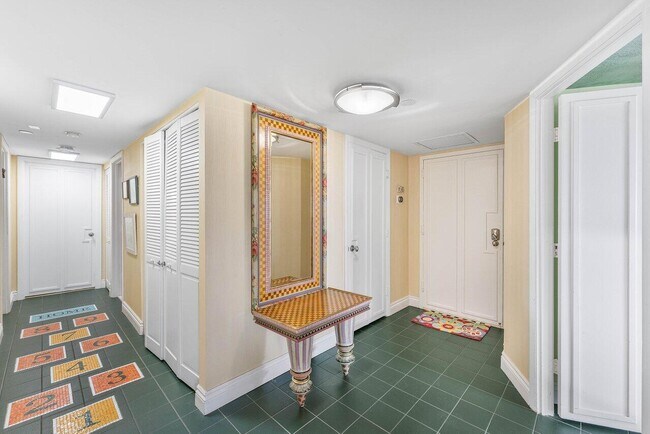 Building Photo - 4301 N Ocean Blvd