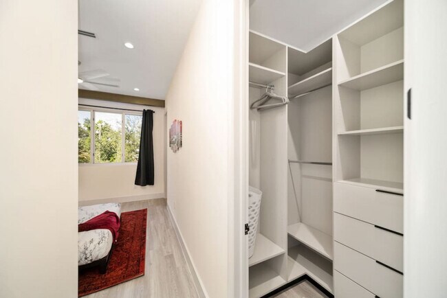 Building Photo - 1621 NE 4th Pl