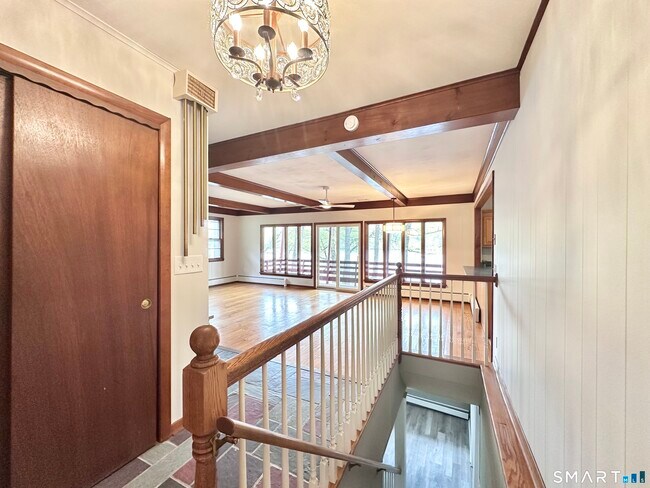 Building Photo - 542 Lake Dr